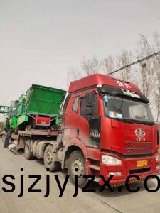 駐(zhu)馬店(dian)兩檯(tai)穗(sui)莖兼(jian)收玉(yu)米(mi)收(shou)穫(huo)機